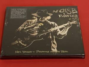 NEIL YOUNG " NOISE & FLOWERS " 2 LP + 1 CD + 1 BLU-RAY. BOX ED. LIMITADA