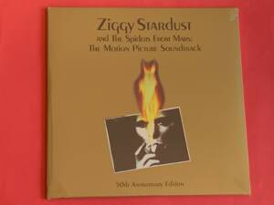 DAVID BOWIE " ZIGGY STARDUST AND THE SPIDERS FROM MARS: THE MOTION PICTURE SOUNDTRACK " 2 LP. ED. LIMITADA 50 ANIVERSARIO. VINILOS DORADOS